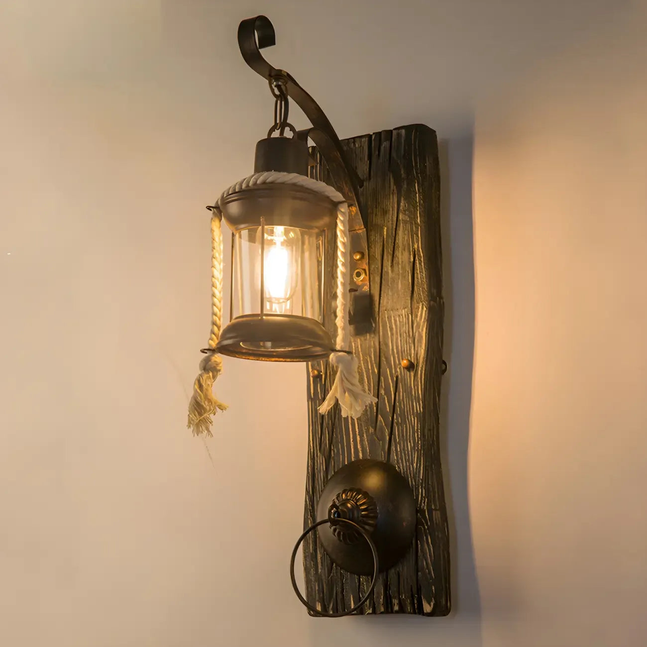 Applique murale LED style lanterne industrielle vintage avec accent en bois