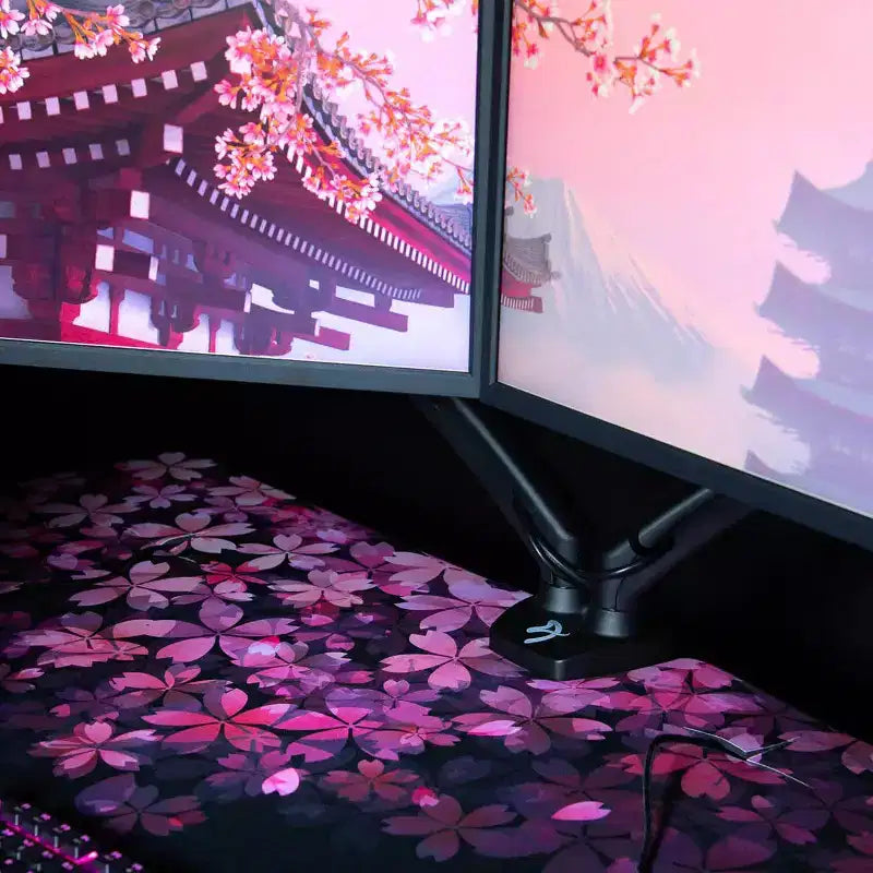 Scrivania Arozzi Special Edition da gioco e ufficio, curva e ultra-larga, tappetino per mouse lavabile e 3 fori su misura per il montaggio di monitor con gestione cavi a fiore