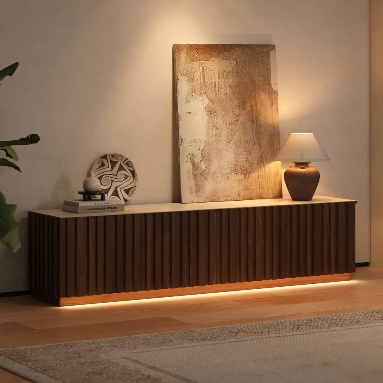 Meuble TV en noyer à lattes de style Mid-Century avec portes