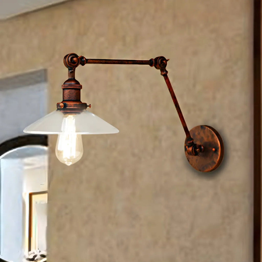 Lampada da parete industriale con braccio orientabile in ottone anticato e vetro