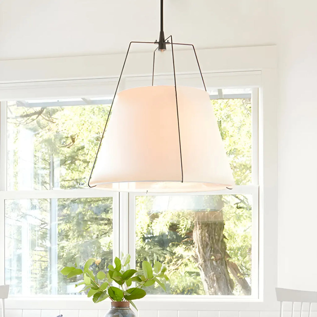 Lustre minimaliste en métal et tissu blanc