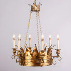Lustre royal en fer forgé à couronne dorée