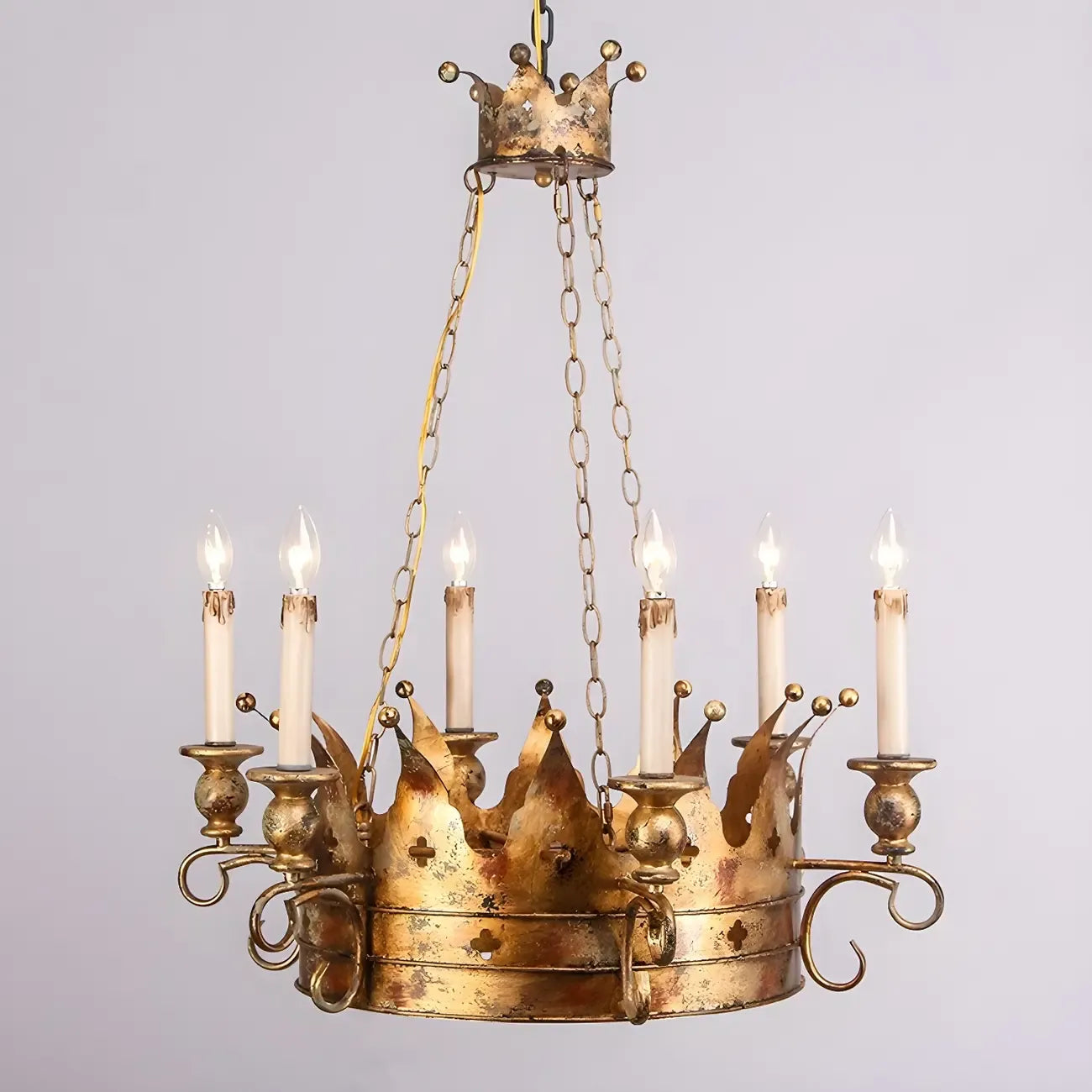 Lustre royal en fer forgé à couronne dorée