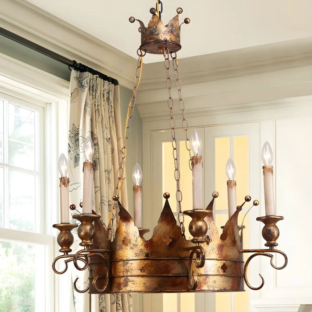 Lustre royal en fer forgé à couronne dorée