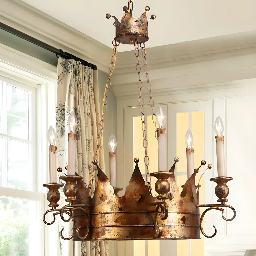 Lustre royal en fer forgé à couronne dorée