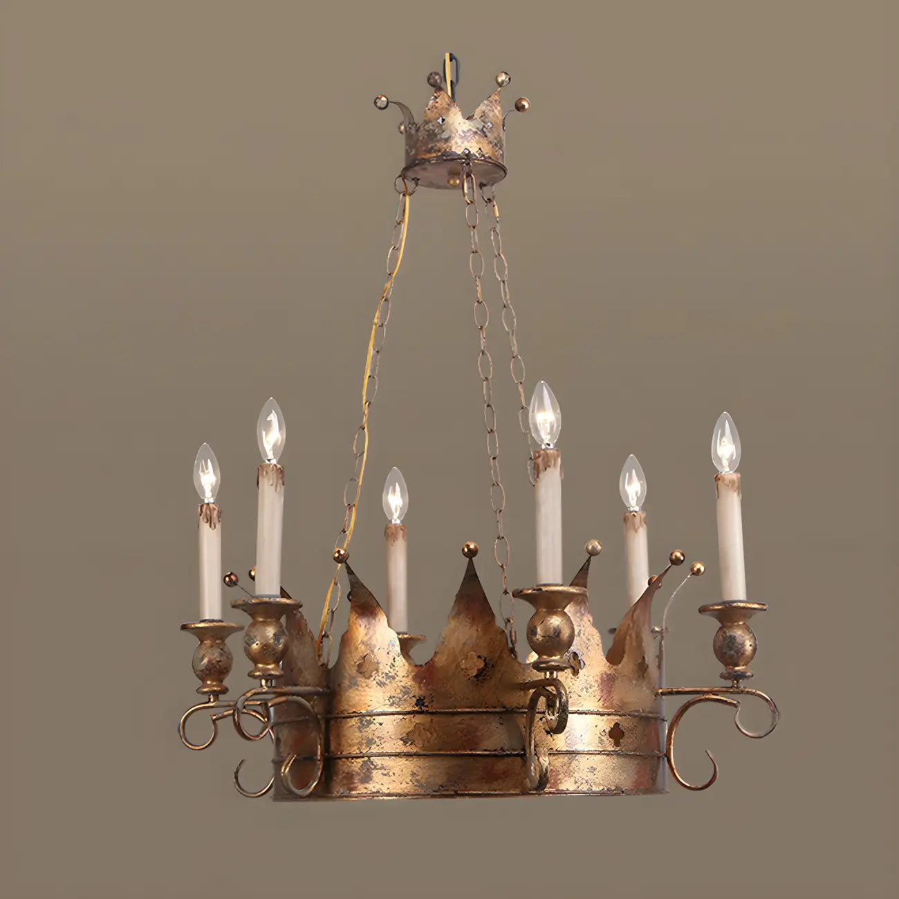 Lustre royal en fer forgé à couronne dorée