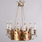 Lustre royal en fer forgé à couronne dorée