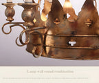 Lustre royal en fer forgé à couronne dorée