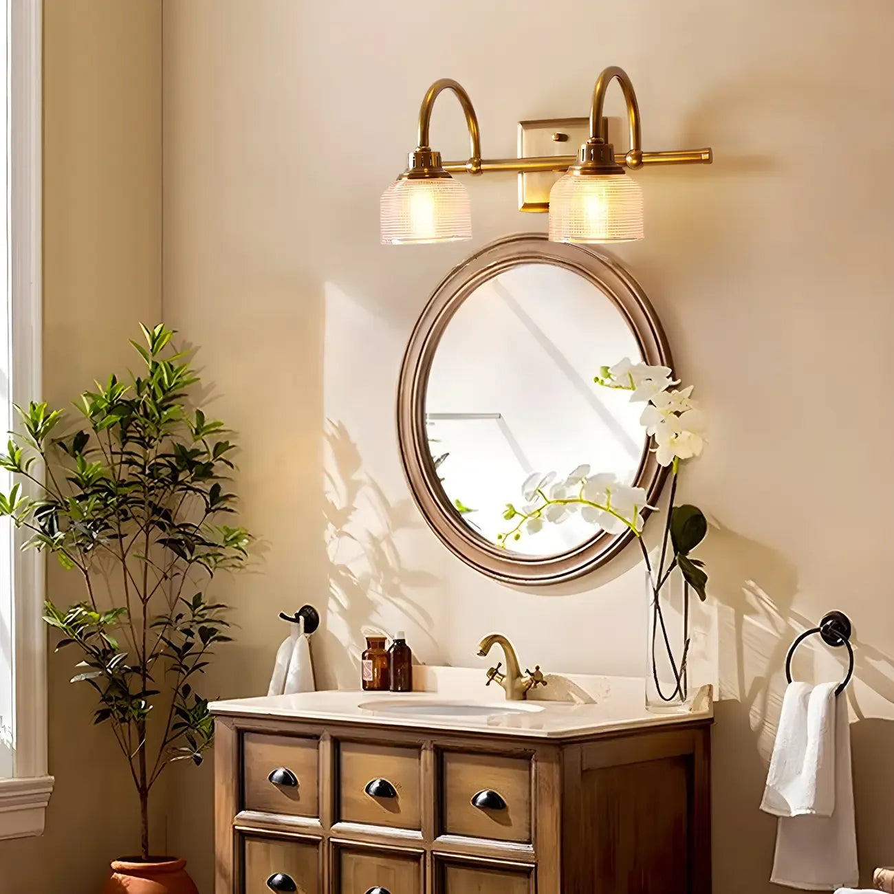 Appliques de salle de bain en laiton glamour avec abat-jour en verre prismatique