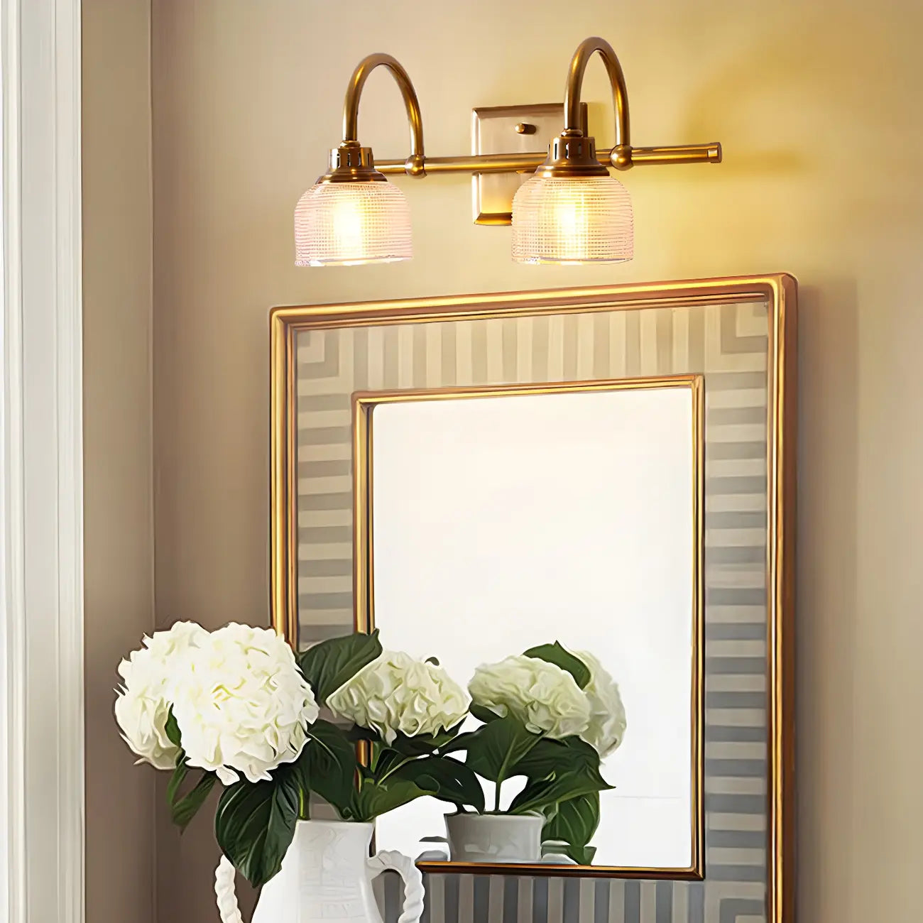 Appliques de salle de bain en laiton glamour avec abat-jour en verre prismatique