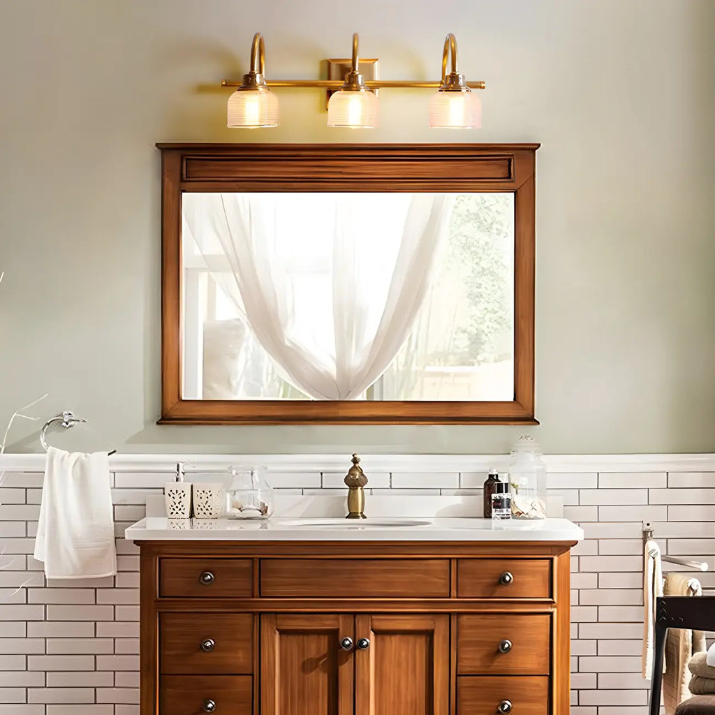 Appliques de salle de bain en laiton glamour avec abat-jour en verre prismatique