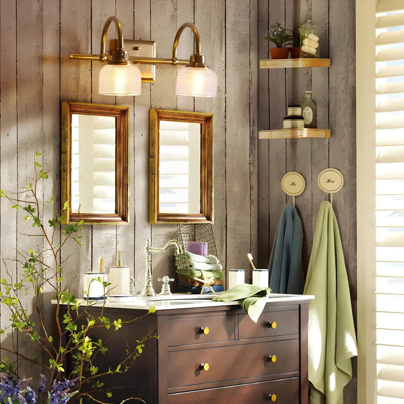 Appliques de salle de bain en laiton glamour avec abat-jour en verre prismatique