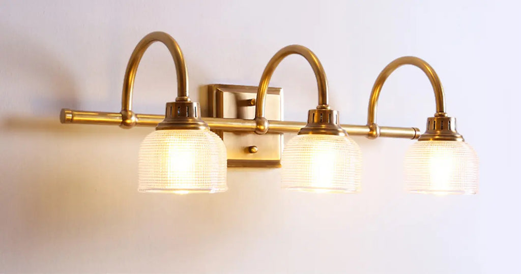 Appliques de salle de bain en laiton glamour avec abat-jour en verre prismatique