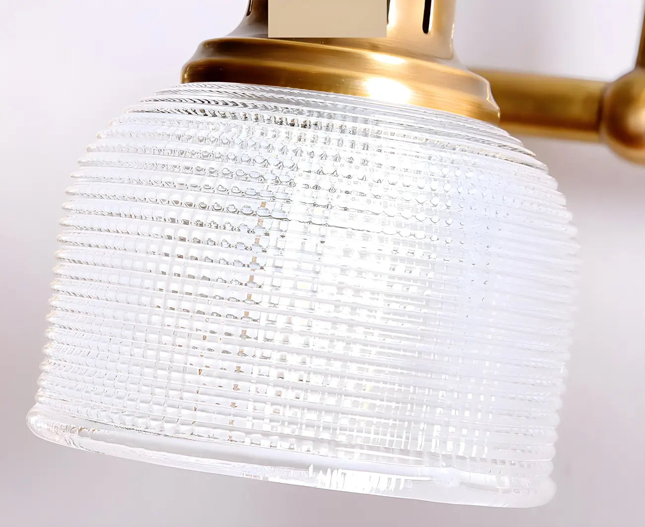 Appliques de salle de bain en laiton glamour avec abat-jour en verre prismatique