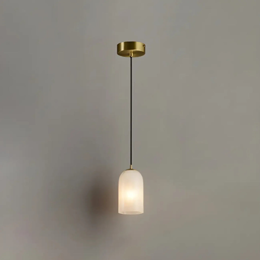 Suspension minimaliste en albâtre blanc, forme globe.