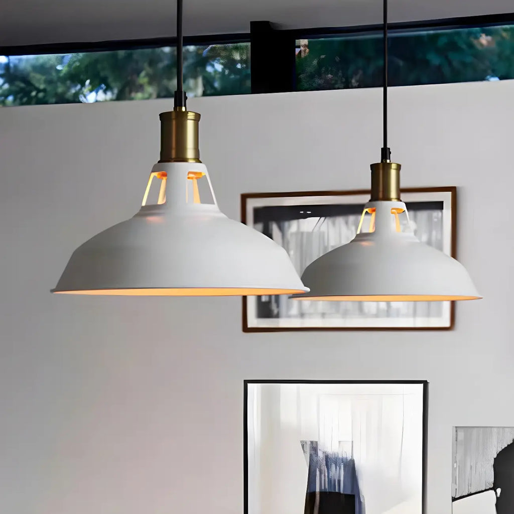 Suspension industrielle à une lumière en fer noir et doré, style grange