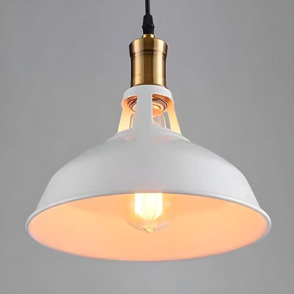 Suspension industrielle à une lumière en fer noir et doré, style grange