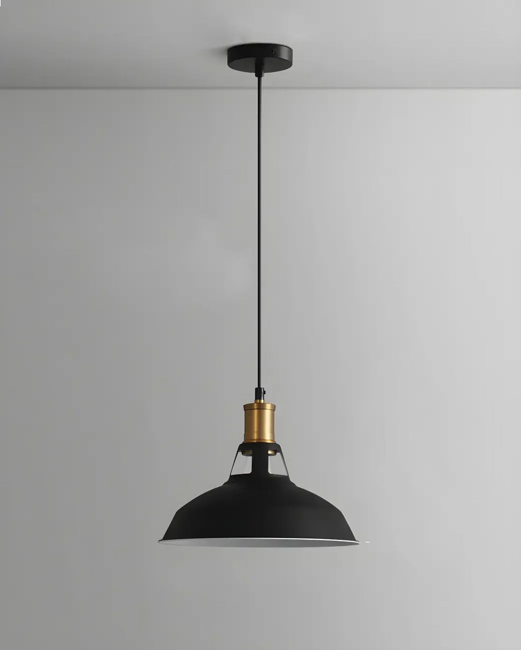 Suspension industrielle à une lumière en fer noir et doré, style grange