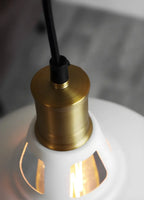 Suspension industrielle à une lumière en fer noir et doré, style grange