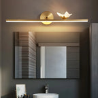 Applique murale LED linéaire élégante avec accent doré pour salle de bain
