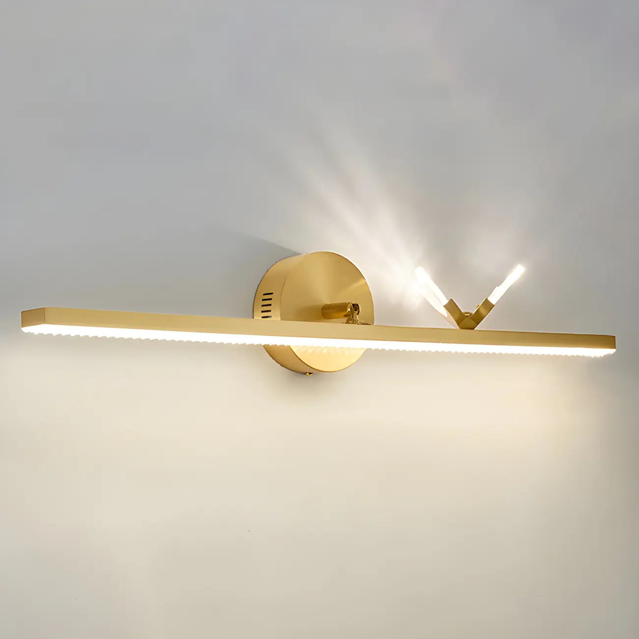 Applique murale LED linéaire élégante avec accent doré pour salle de bain