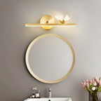 Applique murale LED linéaire élégante avec accent doré pour salle de bain