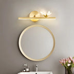Applique murale LED linéaire élégante avec accent doré pour salle de bain