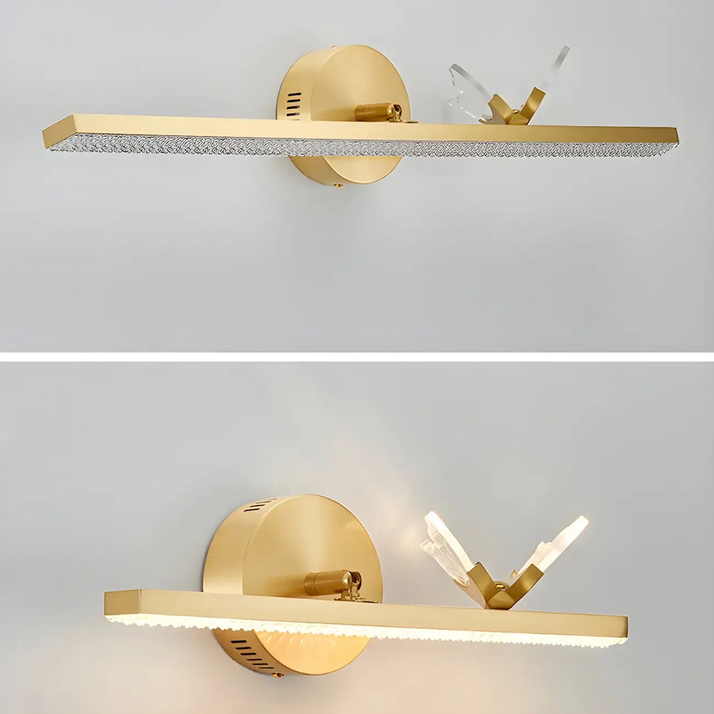 Applique murale LED linéaire élégante avec accent doré pour salle de bain