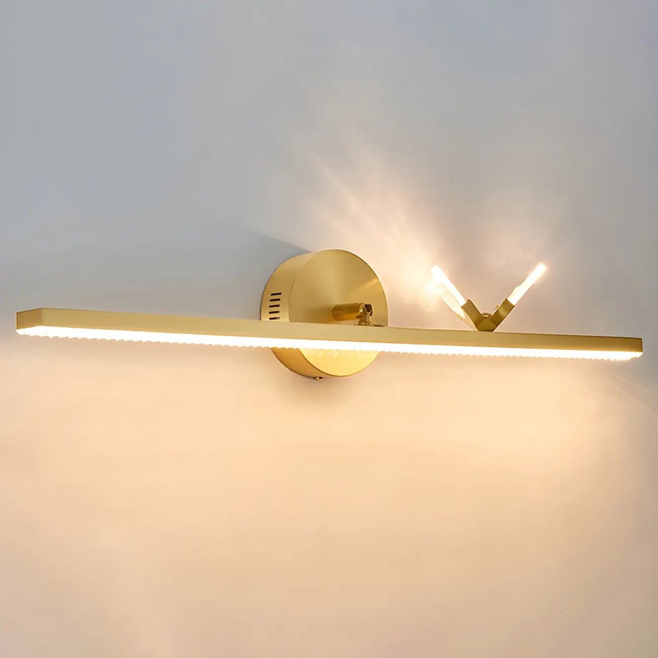 Applique murale LED linéaire élégante avec accent doré pour salle de bain