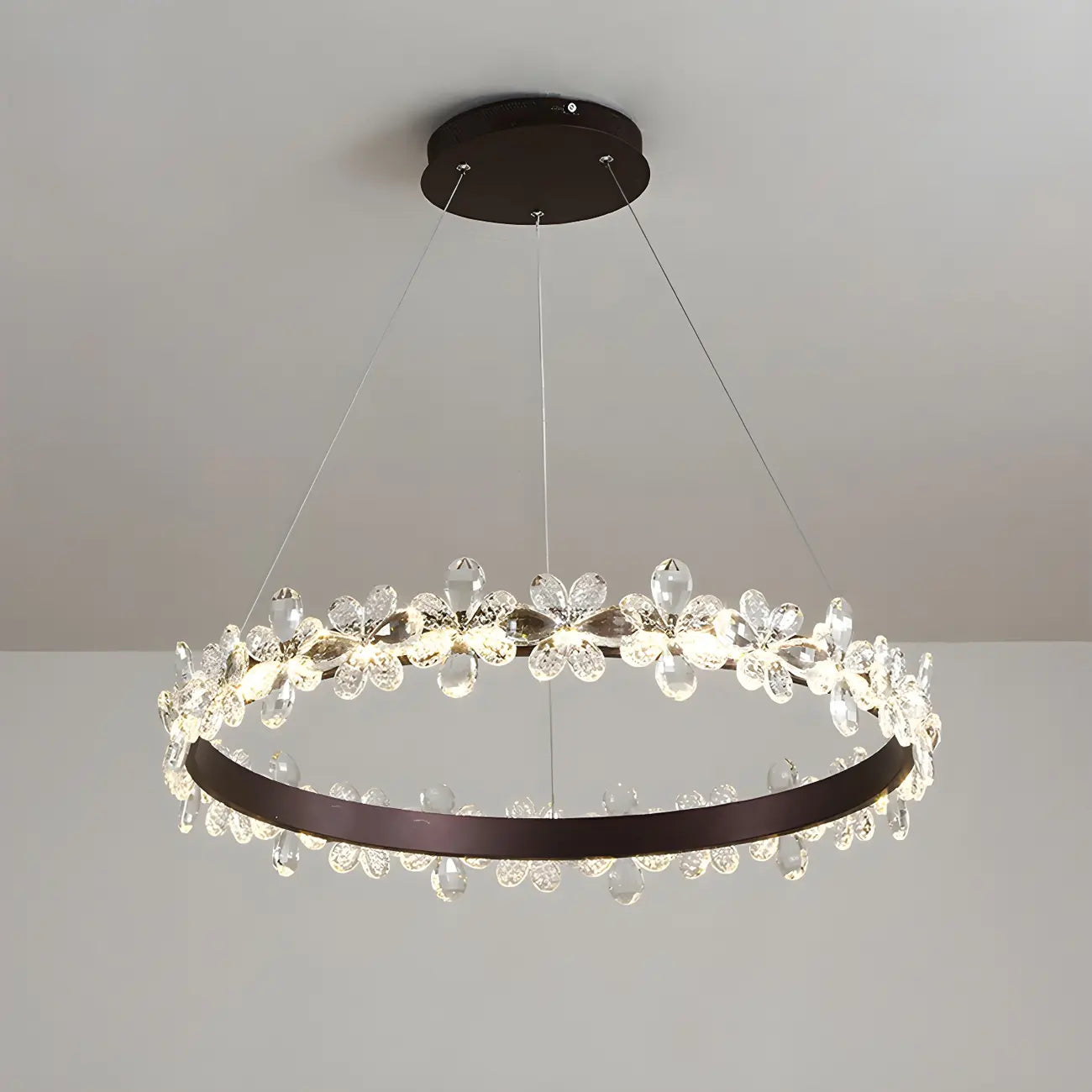 Lustre moderne doré à LED dimmable avec anneau en cristal et fleurs