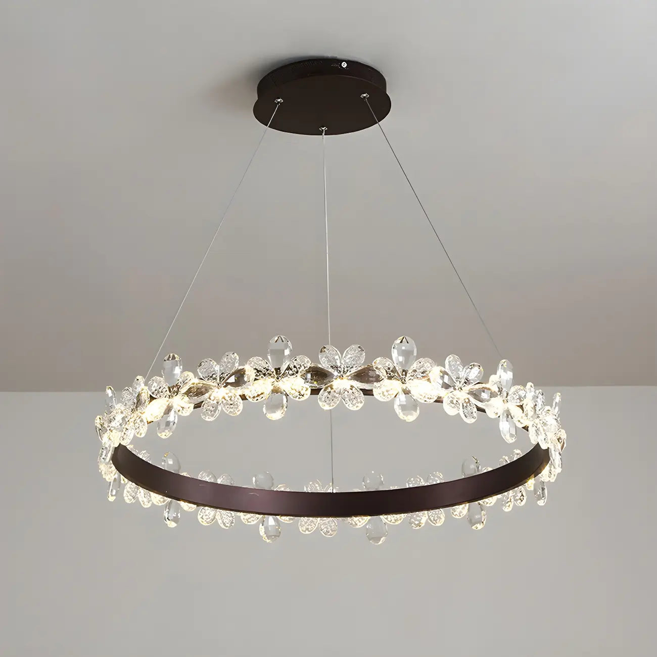 Lustre moderne doré à LED dimmable avec anneau en cristal et fleurs