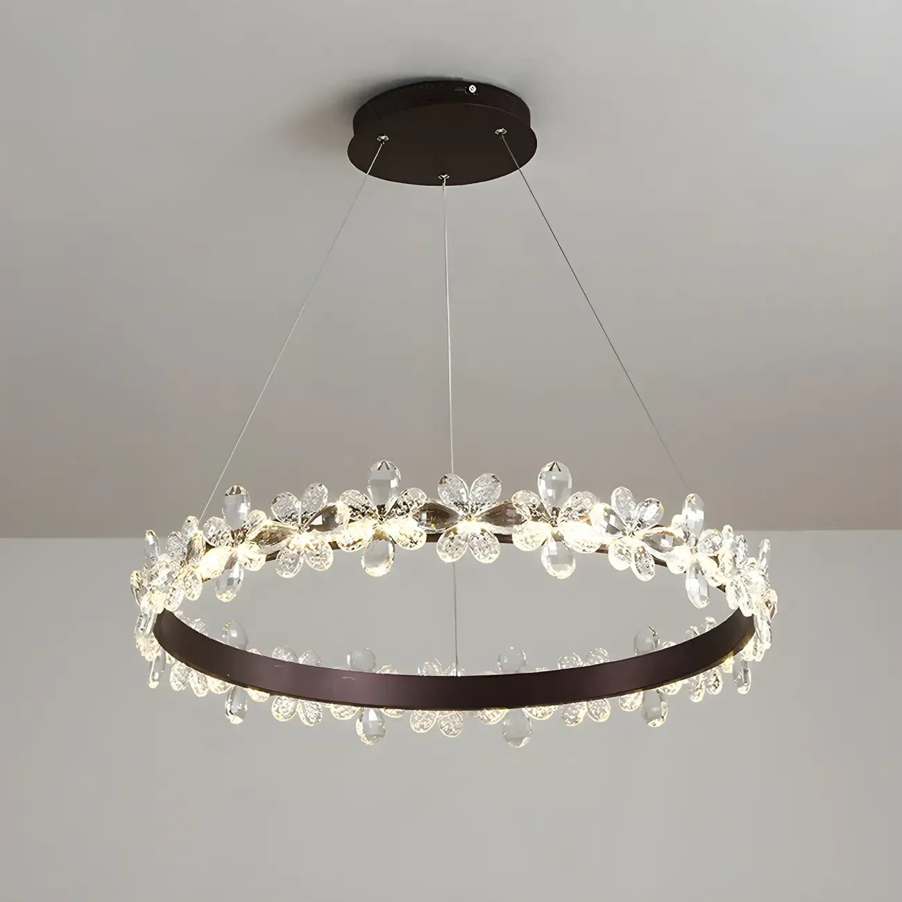 Lustre moderne doré à LED dimmable avec anneau en cristal et fleurs