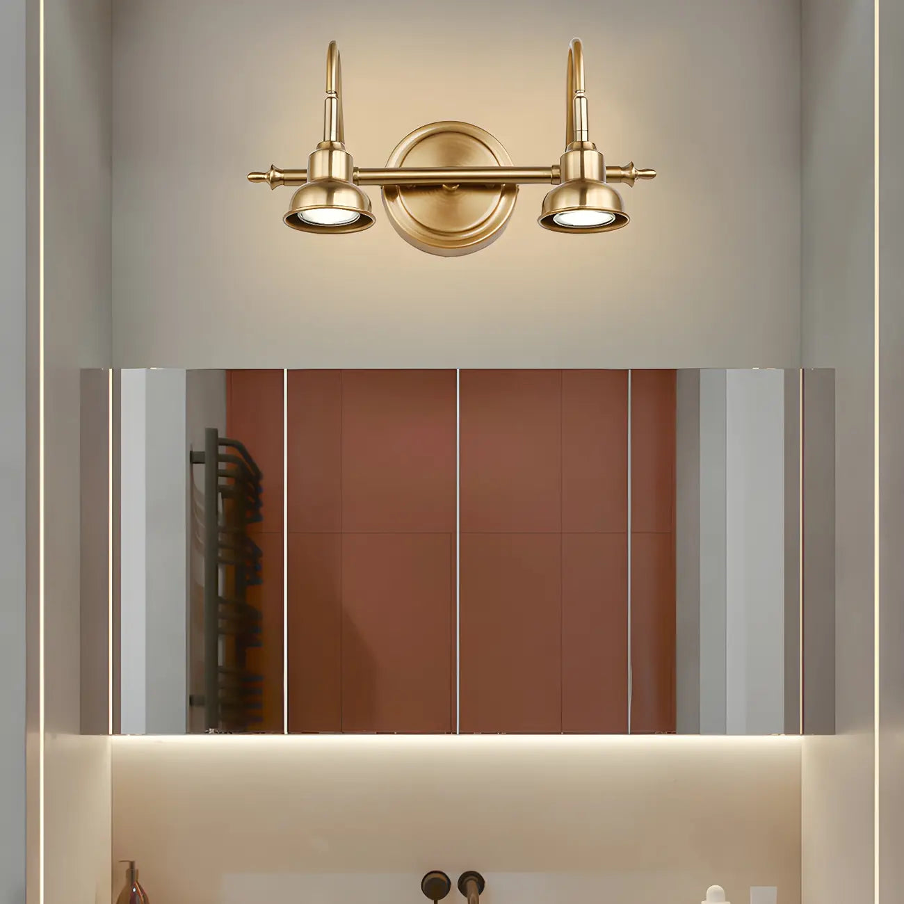 Applique murale minimaliste en laiton avec éclairage LED tamisé pour salle de bain