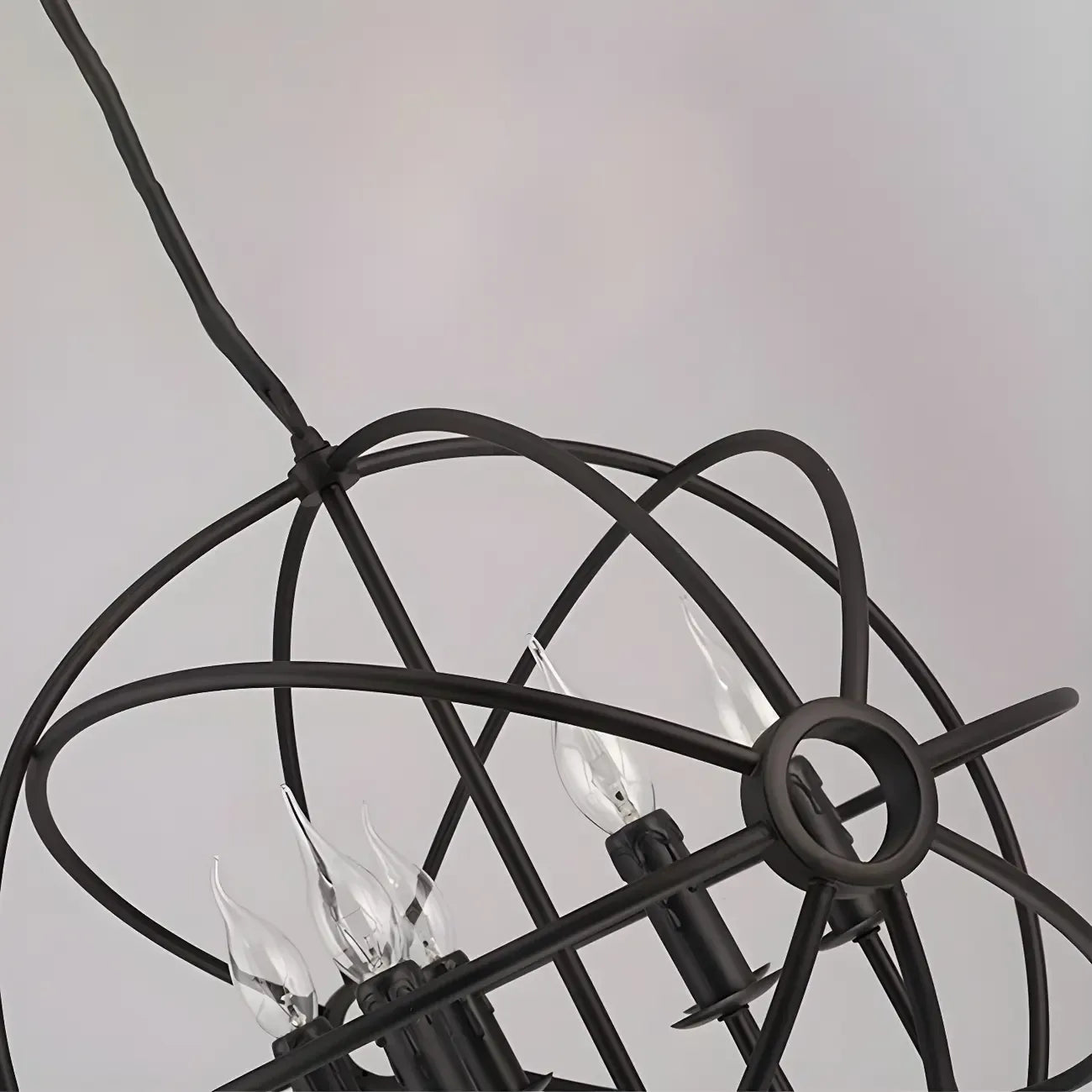 Lustre industriel en métal noir avec globe et cage, type candélabre