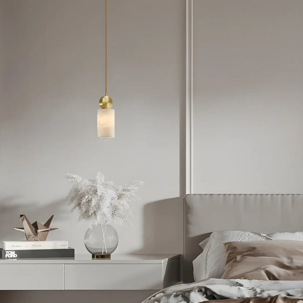 Suspension cylindrique contemporaine en pierre et laiton