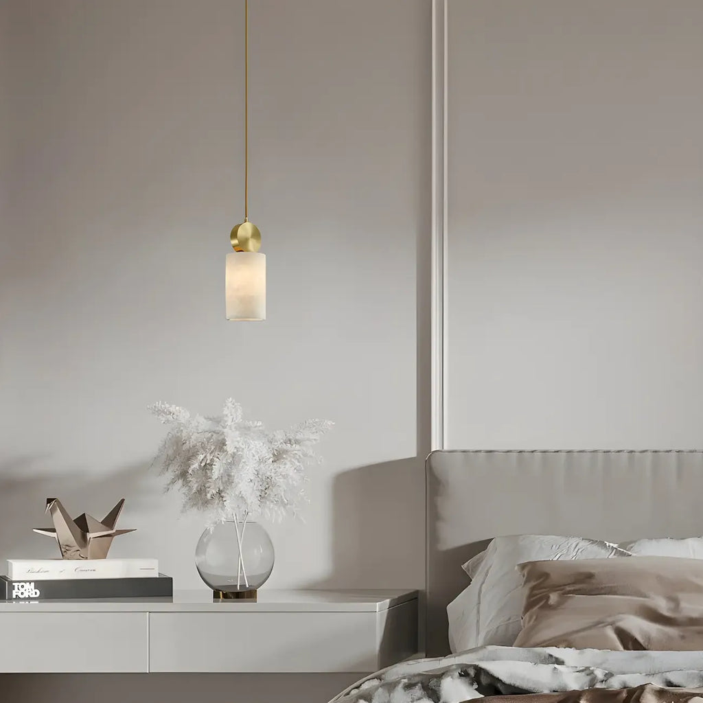 Suspension cylindrique contemporaine en pierre et laiton