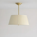 Lustre minimaliste en métal plissé avec abat-jour