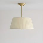 Lustre minimaliste en métal plissé avec abat-jour