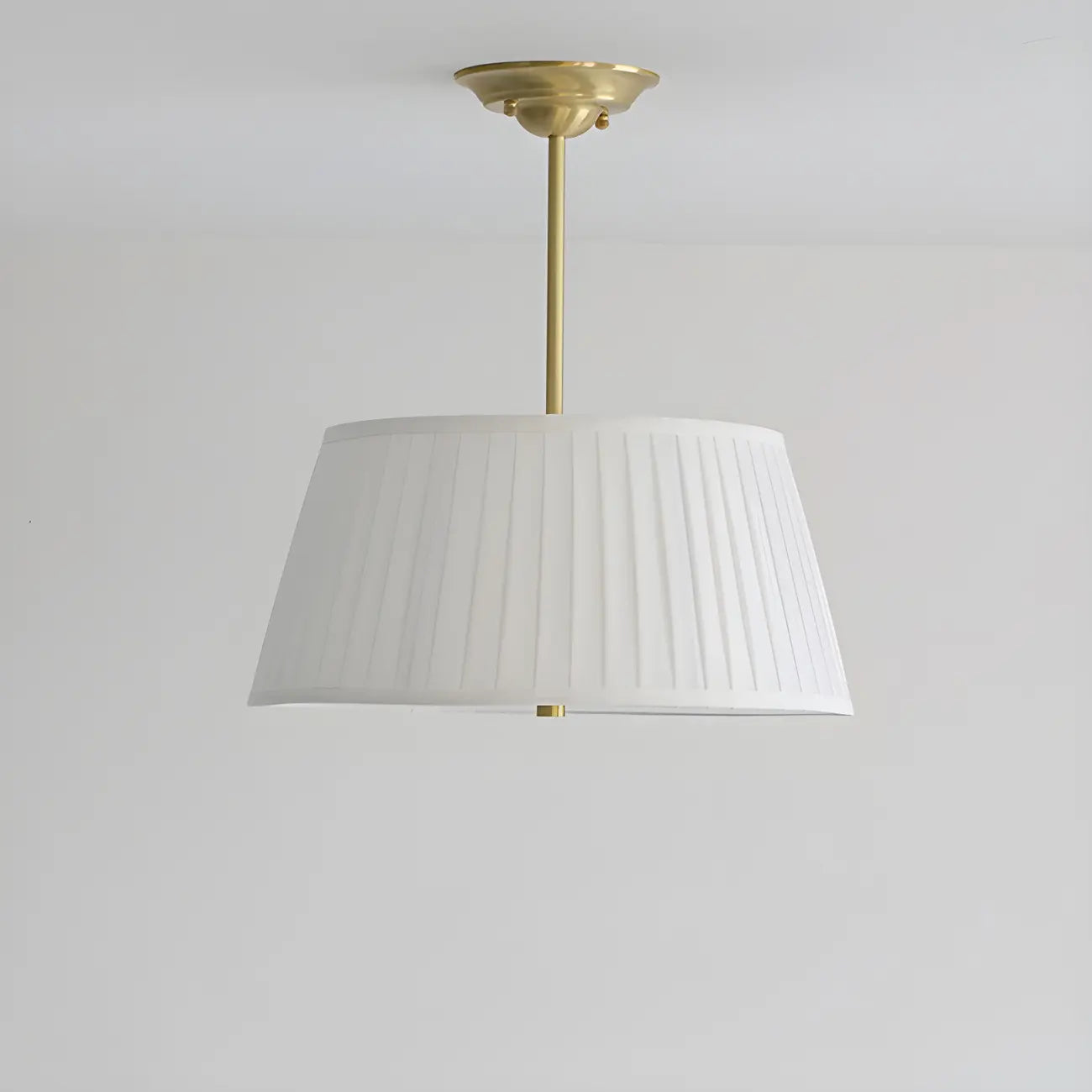 Lustre minimaliste en métal plissé avec abat-jour