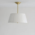 Lustre minimaliste en métal plissé avec abat-jour