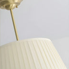 Lustre minimaliste en métal plissé avec abat-jour