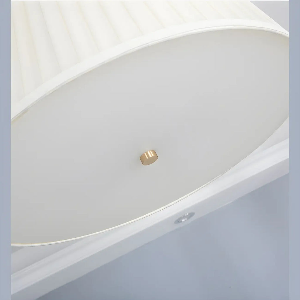 Lustre minimaliste en métal plissé avec abat-jour