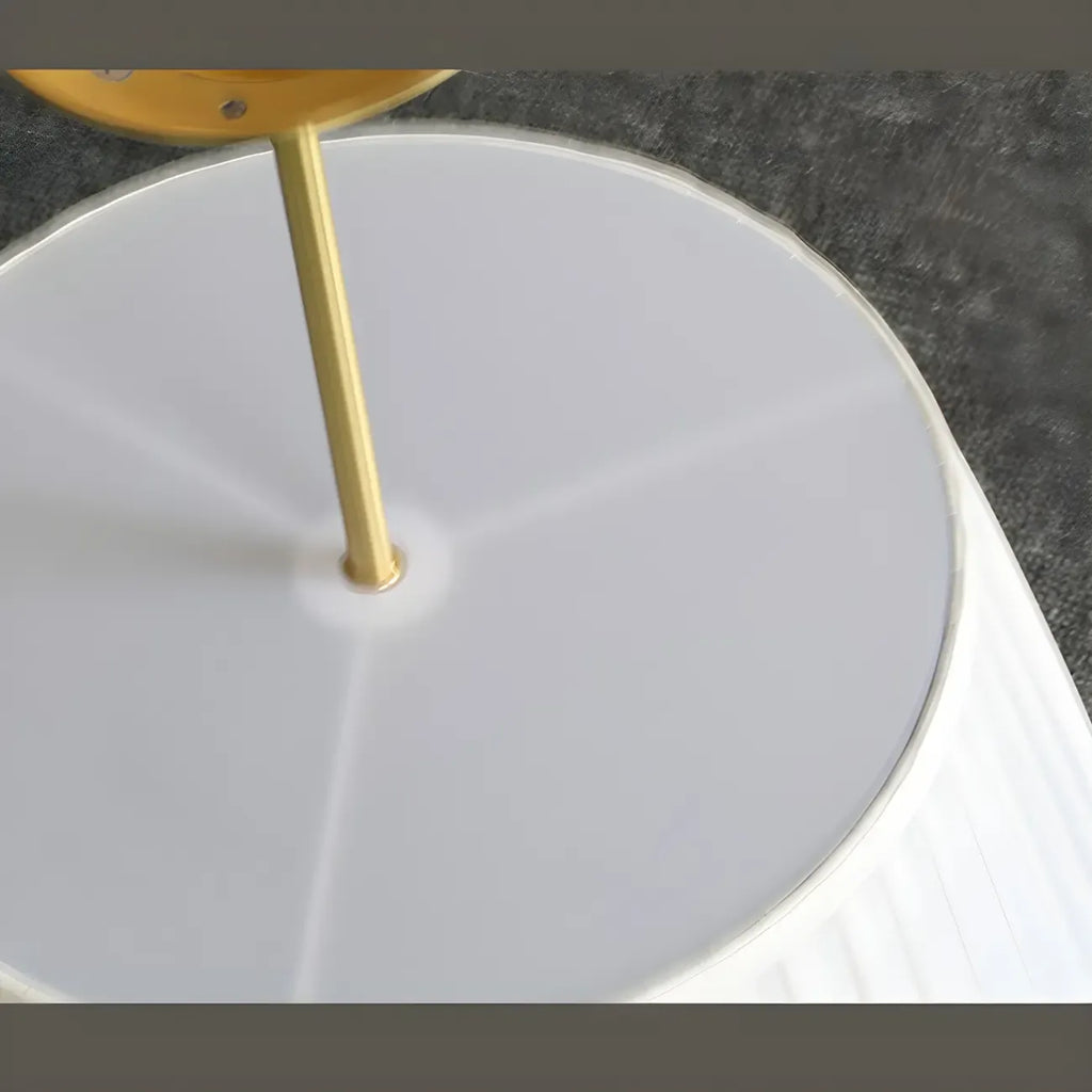 Lustre minimaliste en métal plissé avec abat-jour