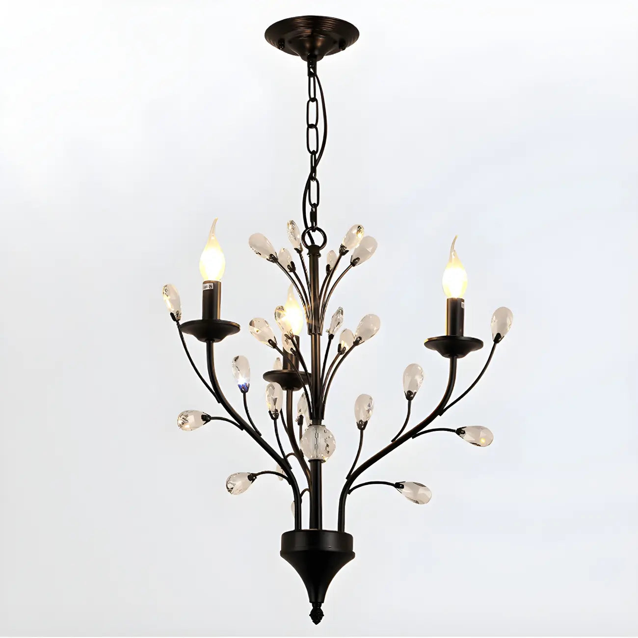 Lampadario a candelabro moderno ed elegante con rami neri e cristalli
