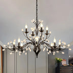 Lampadario a candelabro moderno ed elegante con rami neri e cristalli