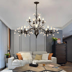 Lampadario a candelabro moderno ed elegante con rami neri e cristalli