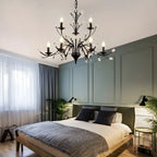 Lampadario a candelabro moderno ed elegante con rami neri e cristalli