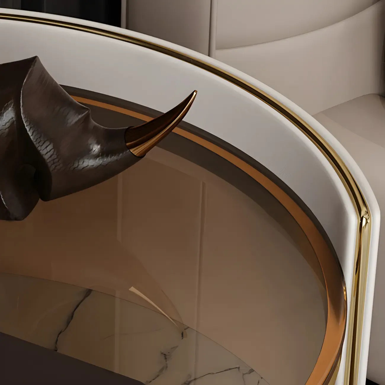 Table de chevet de luxe avec plateau en verre, tiroir de rangement et niche ouverte