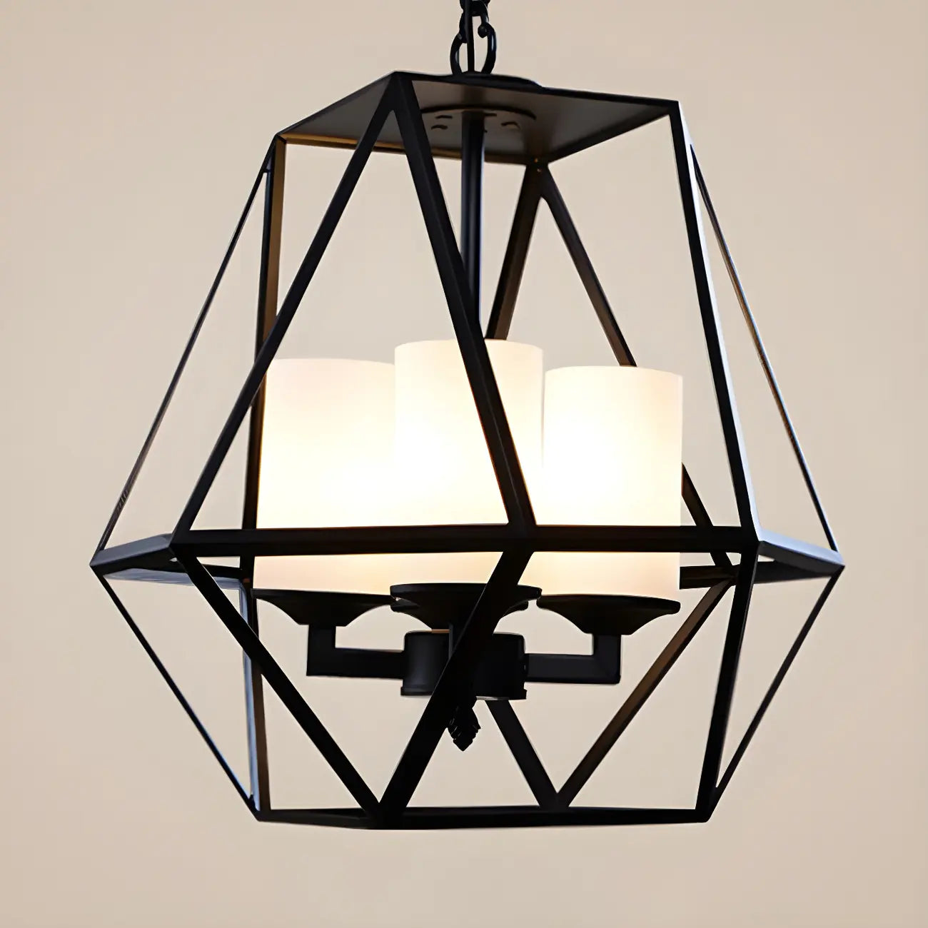 Lustre moderne à structure géométrique en fer noir