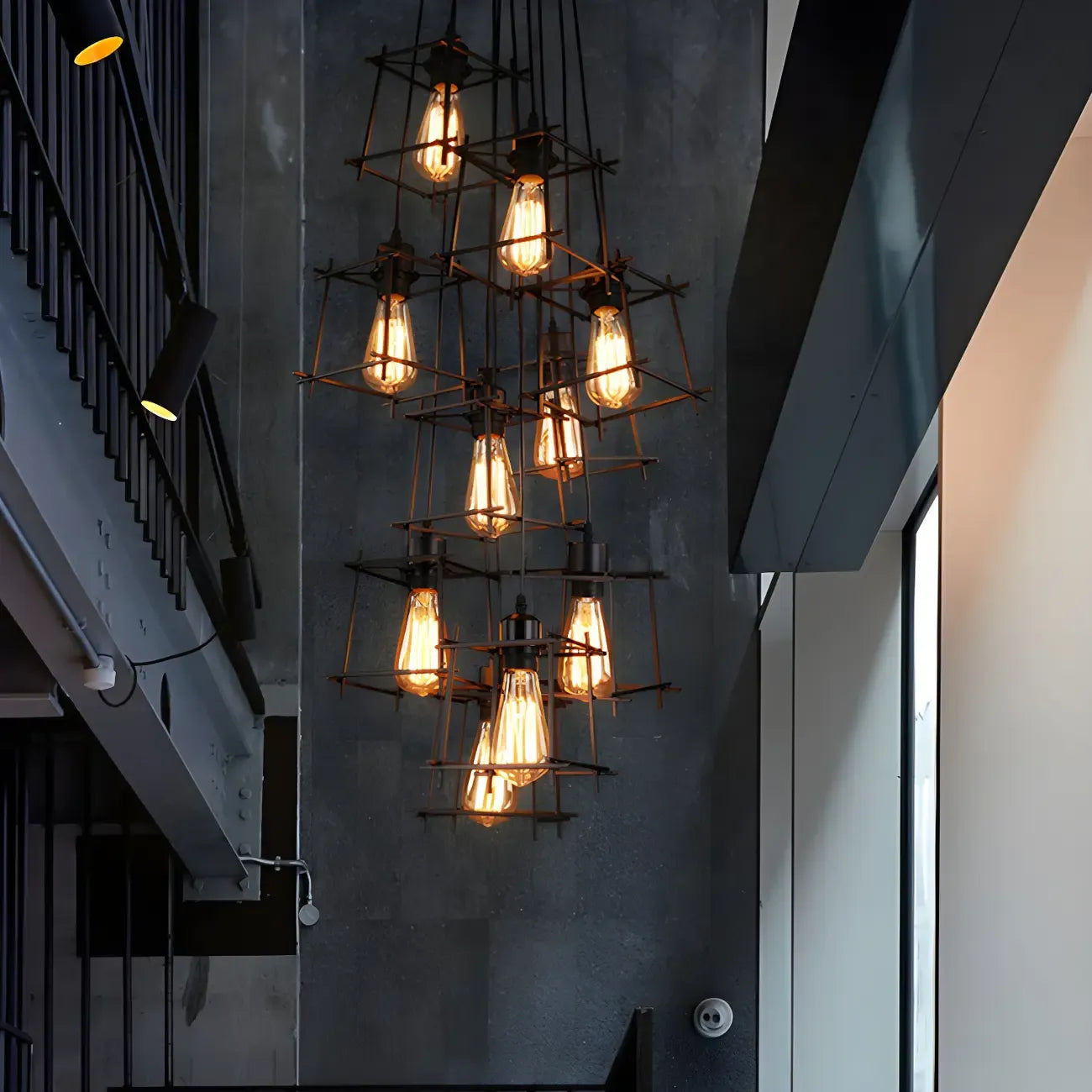 Grand lustre suspendu industriel noir à 10 lumières avec cage